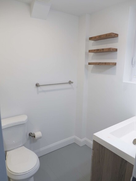 Building Photo - 1709 Bank St