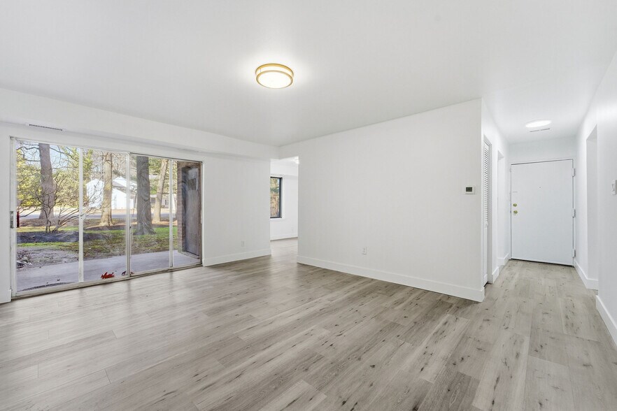 Building Photo - 113 Echelon Rd