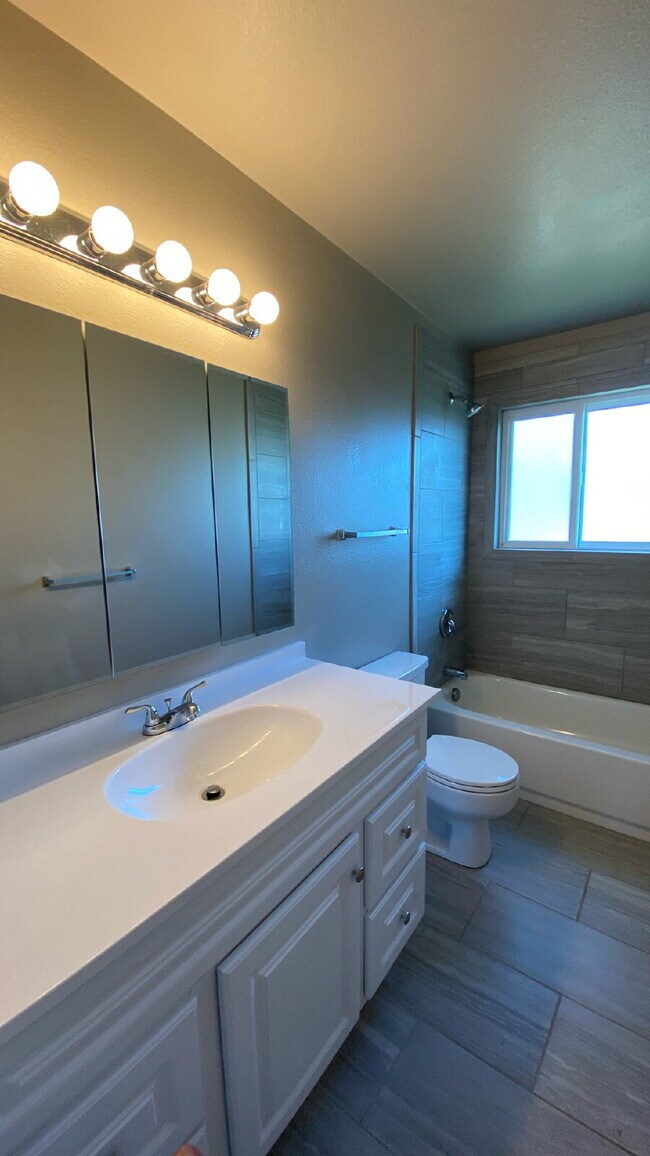 Building Photo - 2 bedroom townhome - Soaring Eagle