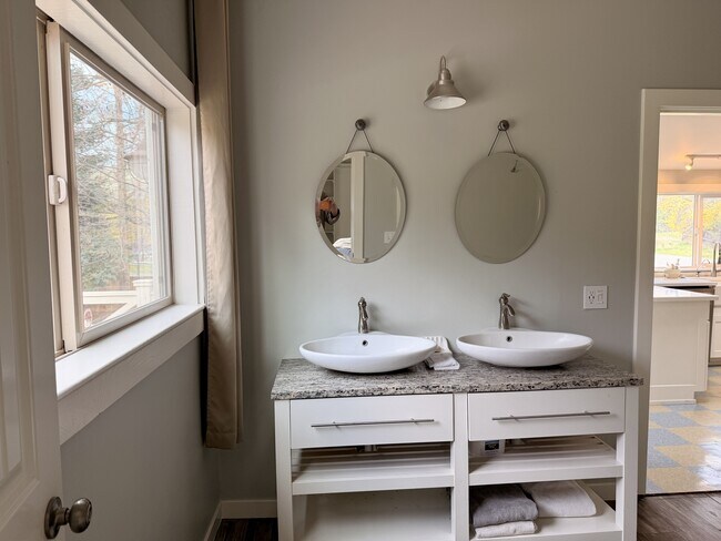 Building Photo - 2099 Emigrant Creek Rd