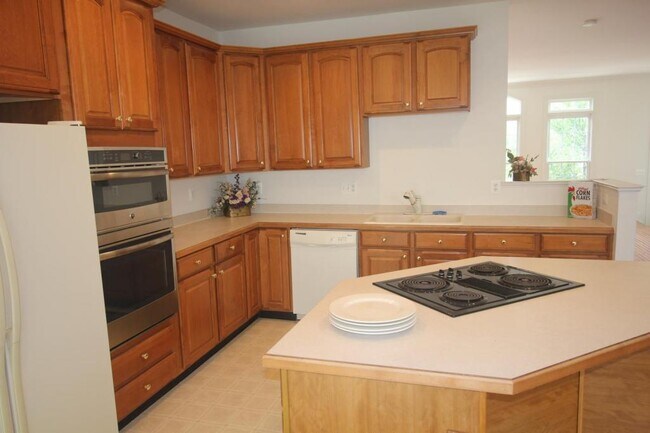 Building Photo - 4555 Fair Valley Dr