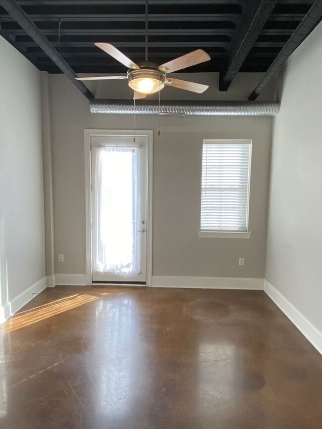 Building Photo - Great 2 Bed, 2 Bath Condo in NODA