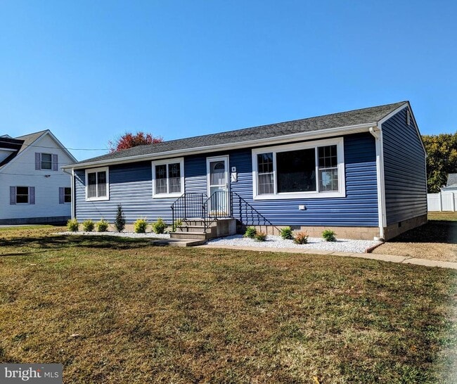 Building Photo - 1340 Queen Anne Dr
