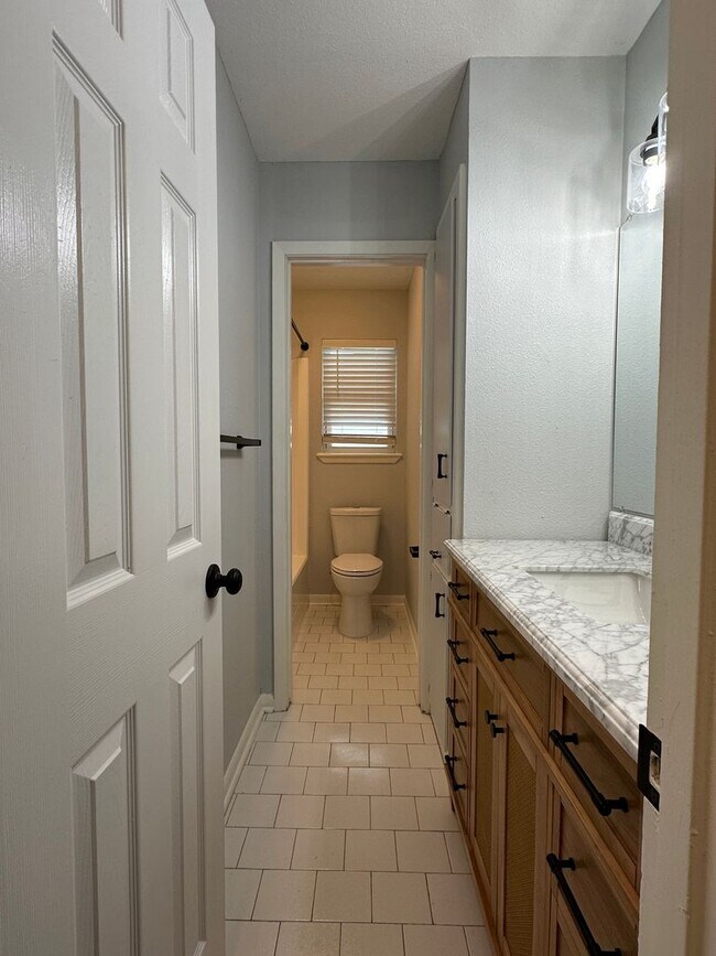 Building Photo - Ready for move in