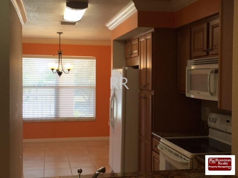 Building Photo - Santa Barbara Villas