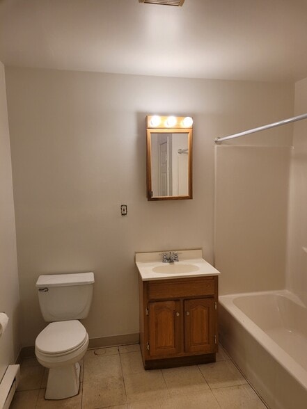 Bathroom - 130 KURTZ AVE