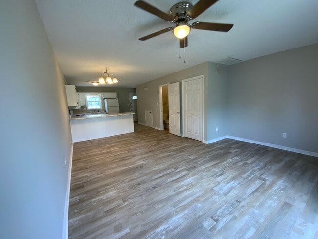 Building Photo - Welcome to Silver Creek Golf Course!