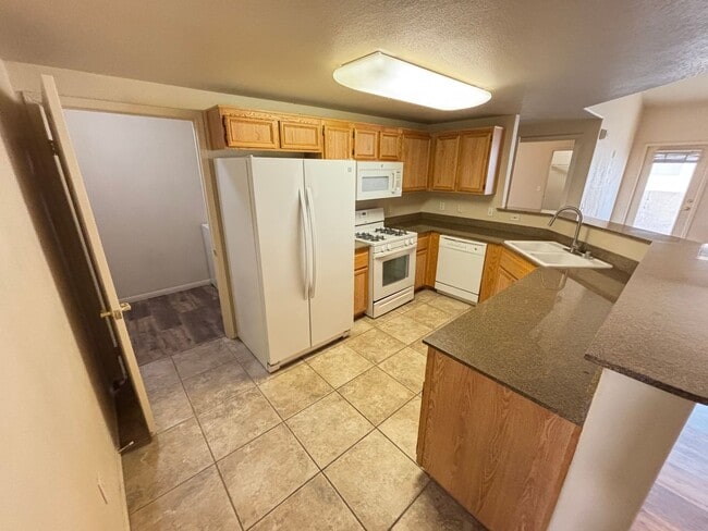 Building Photo - Fantastic 2Bed/2Bath Condo in Southwest Area