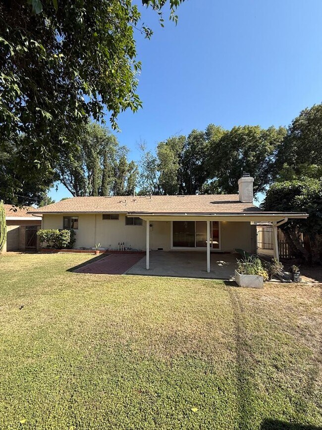 Building Photo - Beautiful 3 Bedroom, 2 Bathroom North Hill...