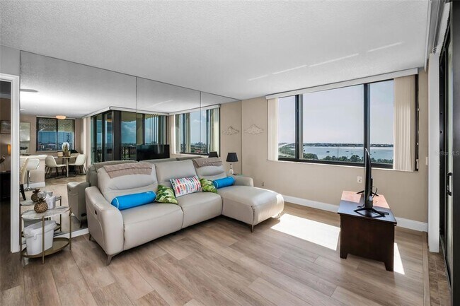 Building Photo - 6322 Palma Del Mar Blvd S