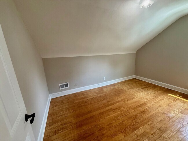 Building Photo - Large 3 bedroom / 2 bath house in Annapolis