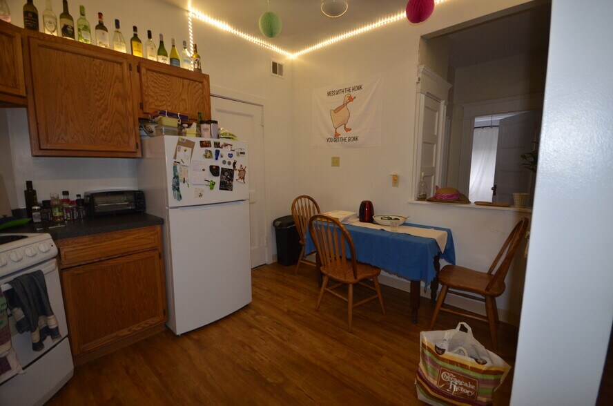 Building Photo - 1566 Beacon St