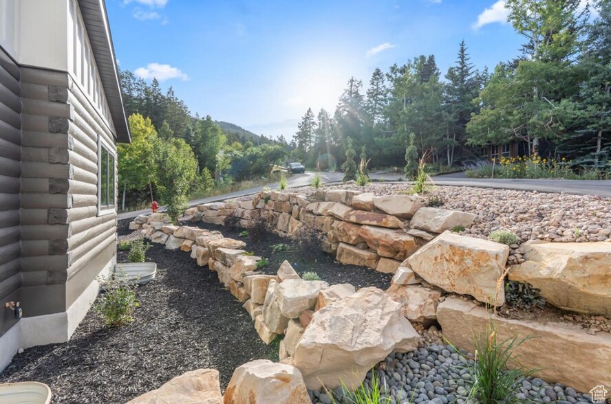 Building Photo - 415 Woodland Dr