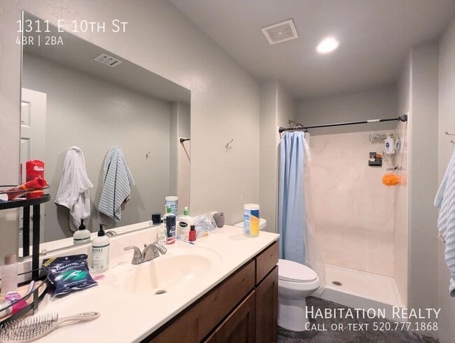 Building Photo - 1311 E 10th St