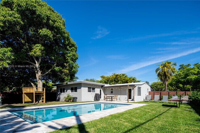 Building Photo - Northeast 132nd Street, North Miami, FL 33...