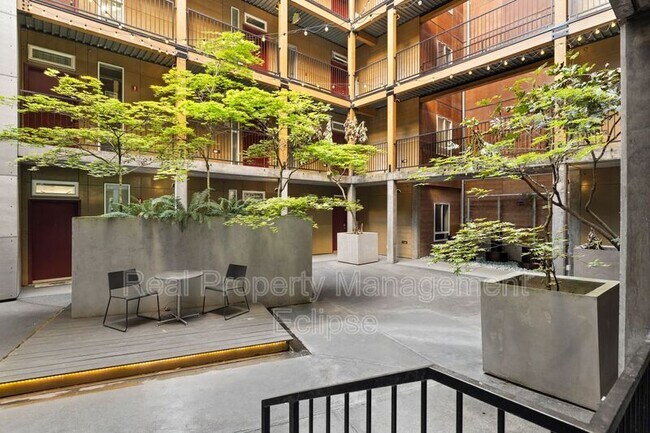 Building Photo - 66 Bell St