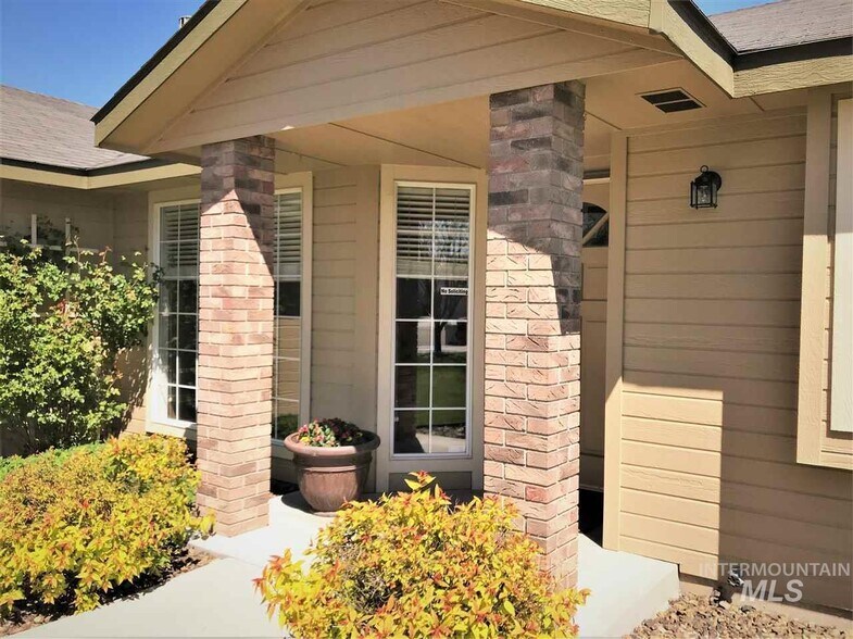 Building Photo - 5008 N Rothmans Ave