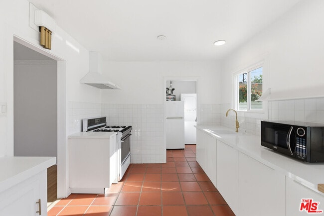 Building Photo - 6743 Arlington Ave