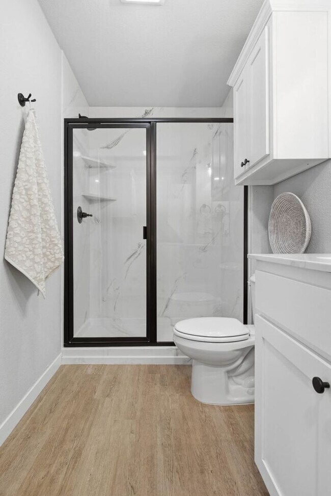 Building Photo - Fully Updated 2 Bedroom Duplex in Convenient Broken Arrow Location