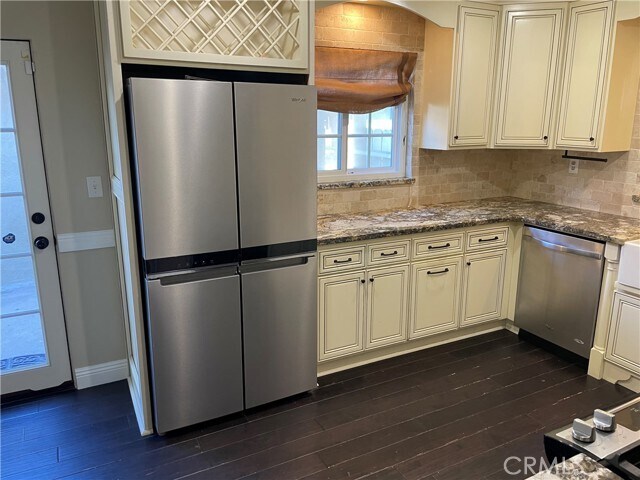 Building Photo - 1188 W Cypress Ave