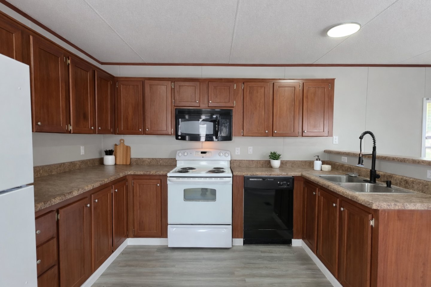 Building Photo - 69 Deerwood Park