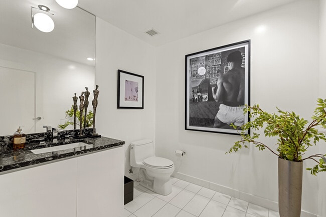 Building Photo - 900 W Olympic Blvd