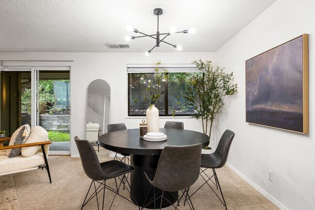 Building Photo - Private End-Unit Condo in Southeast Boise | Pool Access + Great Location