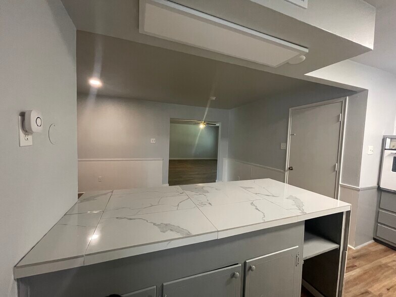 Building Photo - 9655 Lanward Dr