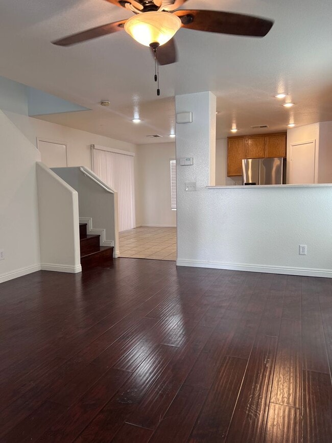 Building Photo - MOVE IN TODAY! 3 bed 2.5 bath home in the ...