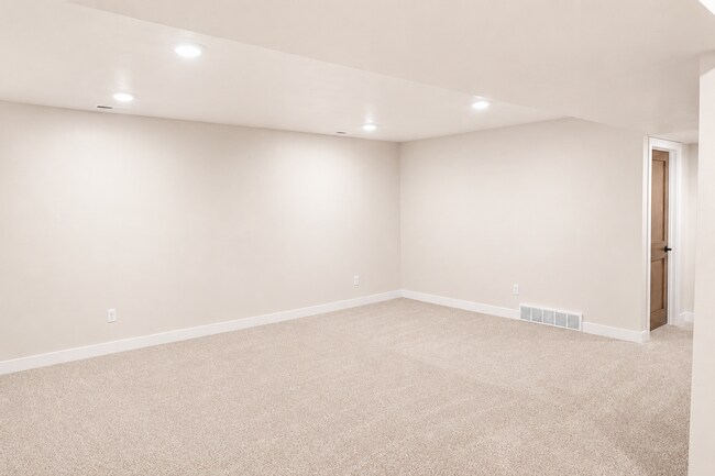 Building Photo - N1016 S Magdalyn Ct