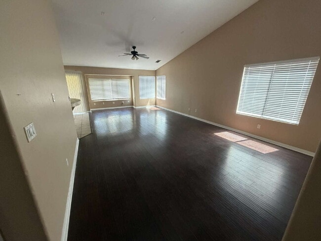 Building Photo - Charming Single-Story Home with Spacious Layout & Modern Comforts