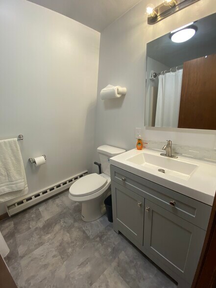Building Photo - 5 Highridge Dr