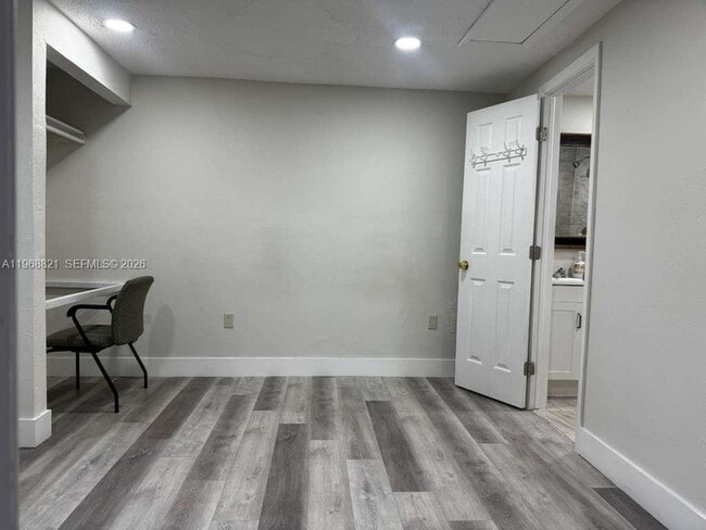 Building Photo - 582 E 18th St