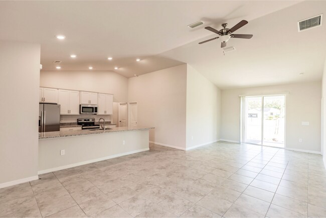 Building Photo - 3603 NE 12th Ct