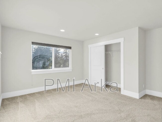 Building Photo - 6603 SE 7th Pl
