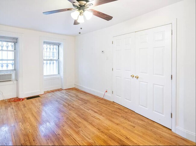 bedroom 1 - 572 Park Pl