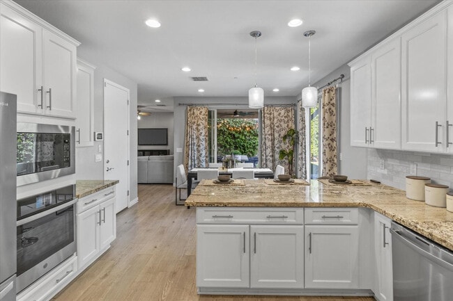 Building Photo - 1063 N 70th Way