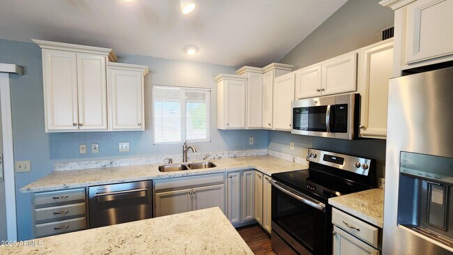 Building Photo - 14227 W Yosemite Dr