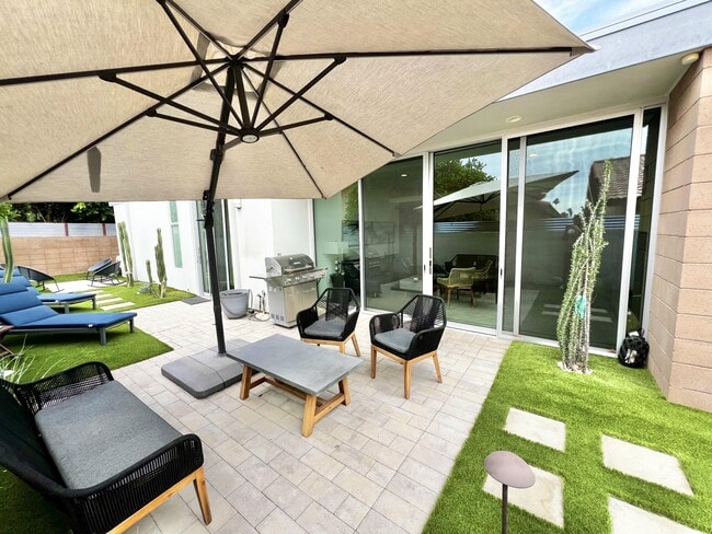 Building Photo - 73801 Shadow Mountain Dr