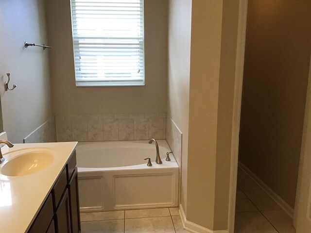 Building Photo - 305 Pine Arbor Cir