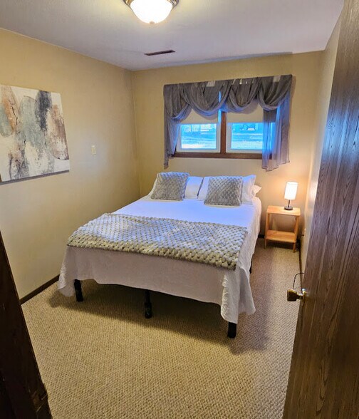 Building Photo - 1908 Refset Dr