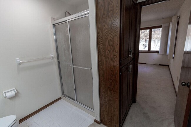 Building Photo - 401 Cedar Ln