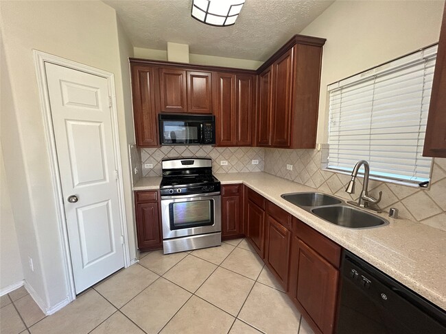 Building Photo - 14027 Blackfoot Trail Run