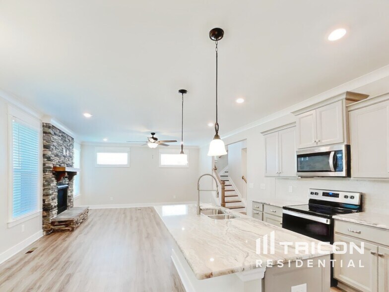 Building Photo - 1406 Cotillion Dr