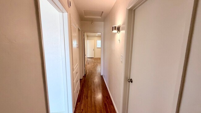 Building Photo - Spacious 3 Bed 2 Bath Home in Sunset Cliffs with Detached Garage & Private Backyard