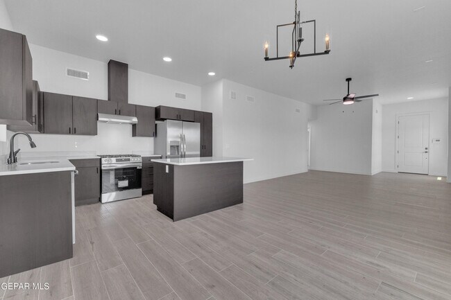 Building Photo - 5981 Ruidoso Downs St