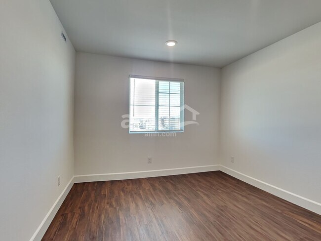 Building Photo - 2737 Fierce Star Ave