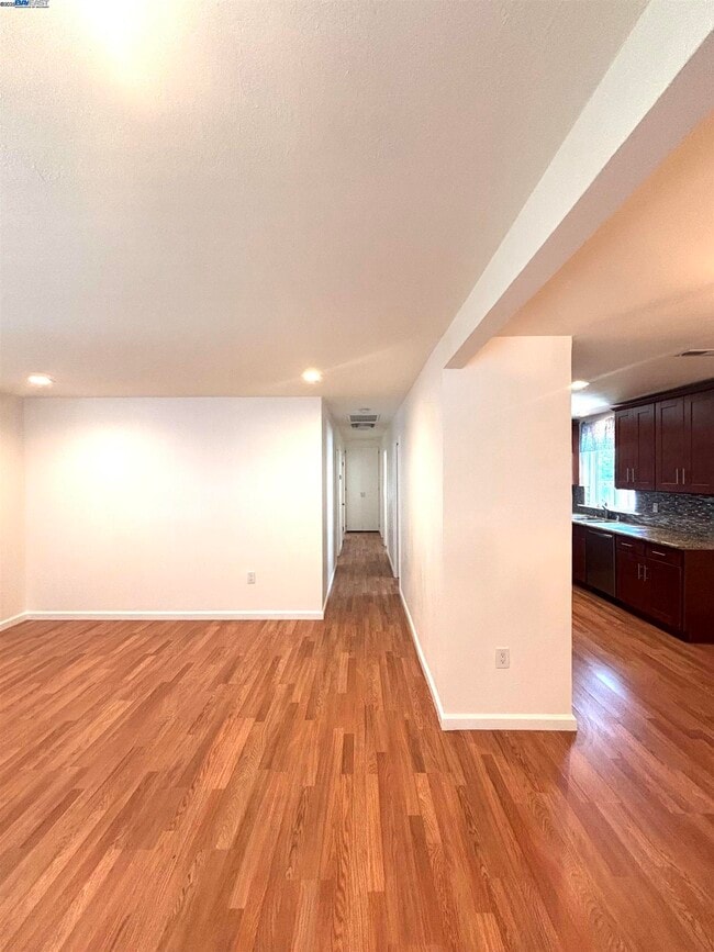 Building Photo - 3428 San Marino Ave