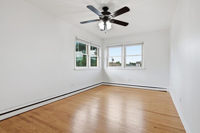 Building Photo - 2726 N Nordica Ave