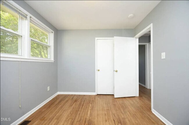 Building Photo - HALF OFF 1ST FULL MONTHS RENT!!! Charming Renovated Ranch – Turn-Key Ready in a Prime Raleigh Loc...